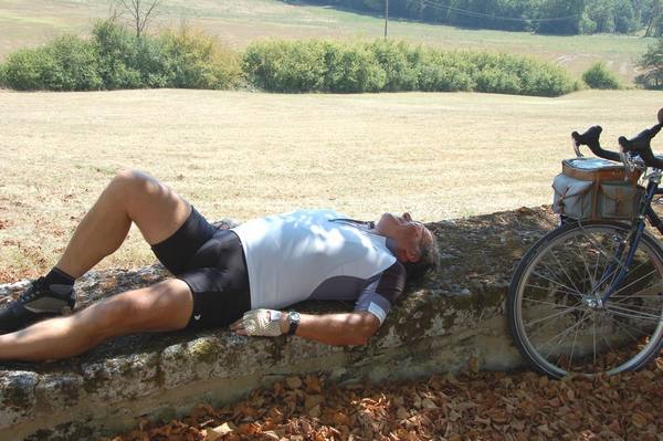 <p>L'effort physique en plein soleil demande récupération</p>