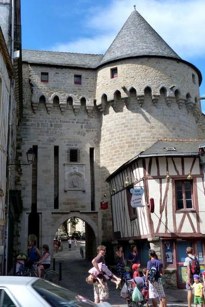 <p>En entrant dans le centre ville côté port.</p>