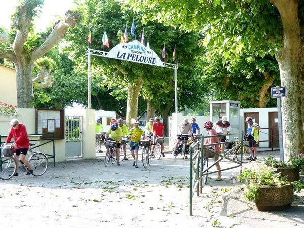 <p>Le soleil est avec nous ce matin.</p>pl