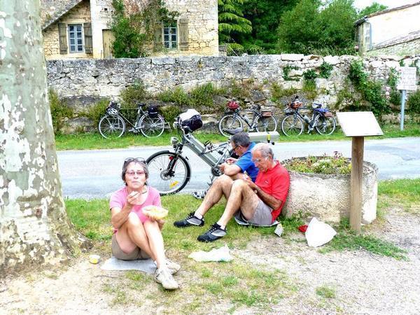 <p>Toujours un œil sur les bicyclettes.</p>PM