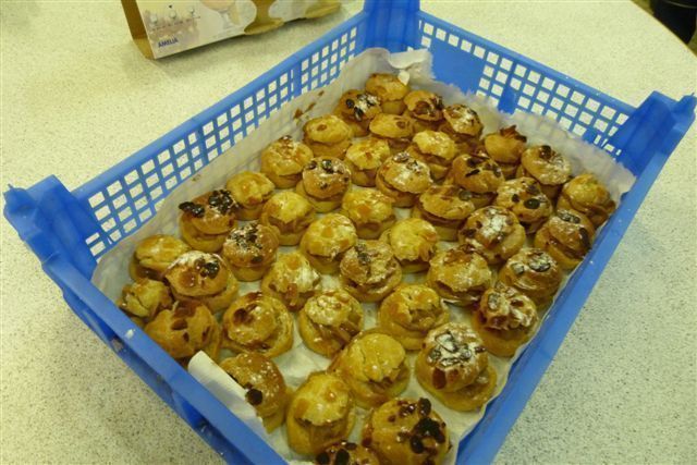Pour l'apéro, de très bonnes miniardises : les Paris-Brest de Michel