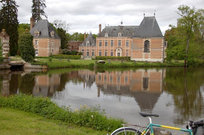 Le château de Villebourgeon nous vit passer