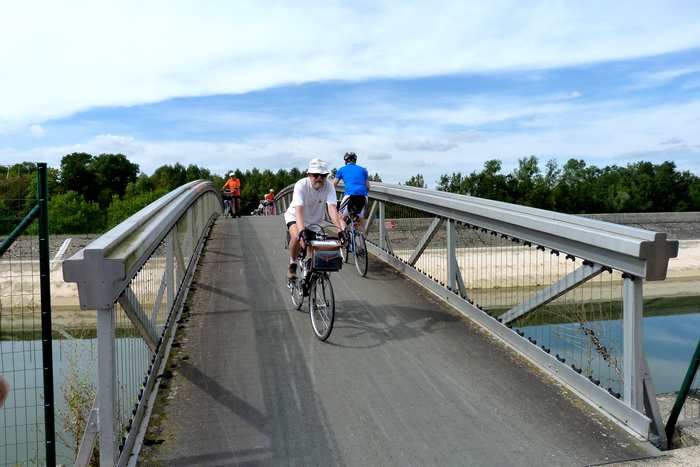 Une passerelle cycliste